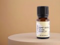 Tatarak organiczny olejek eteryczny Ekome® 10 ml - buteleczka na jasnym podeście