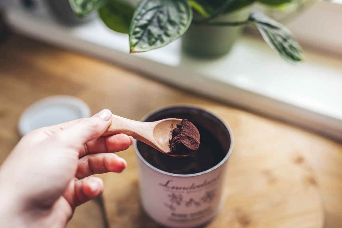 Lunderland suszona krew wołowa 250 g - odmierzanie porcji