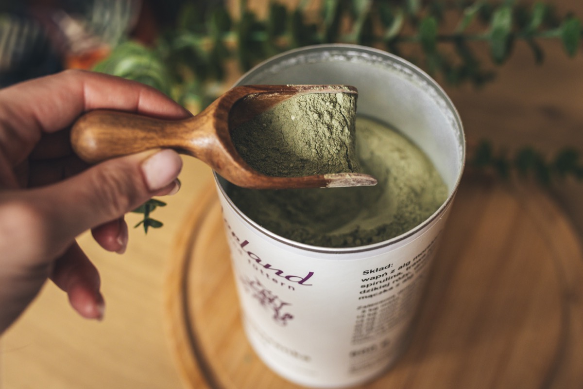 Lunderland Kompletna mieszanka z wapniem - naturalny proszek wewnątrz opakowania